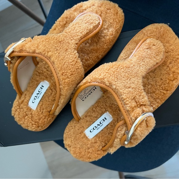 Coach Hollie Flip Flop size 5.5 butterscotch color - Picture 3 of 4